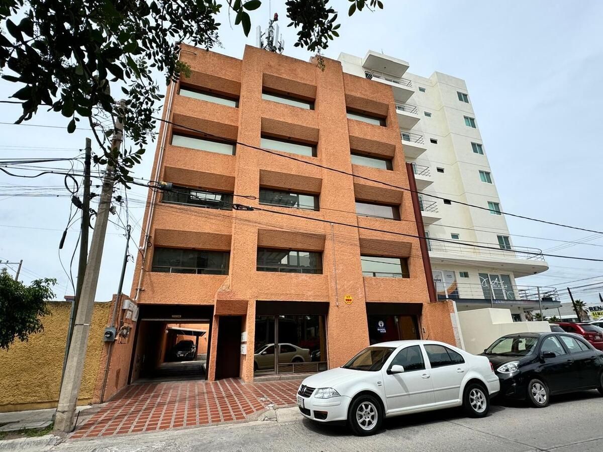 Edificio en Venta en Loma Verde de 5 niveles y 10 cocheras.