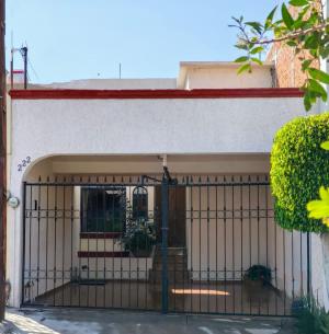 Bonita Casa en Venta en Lomas 3ra. Secc.