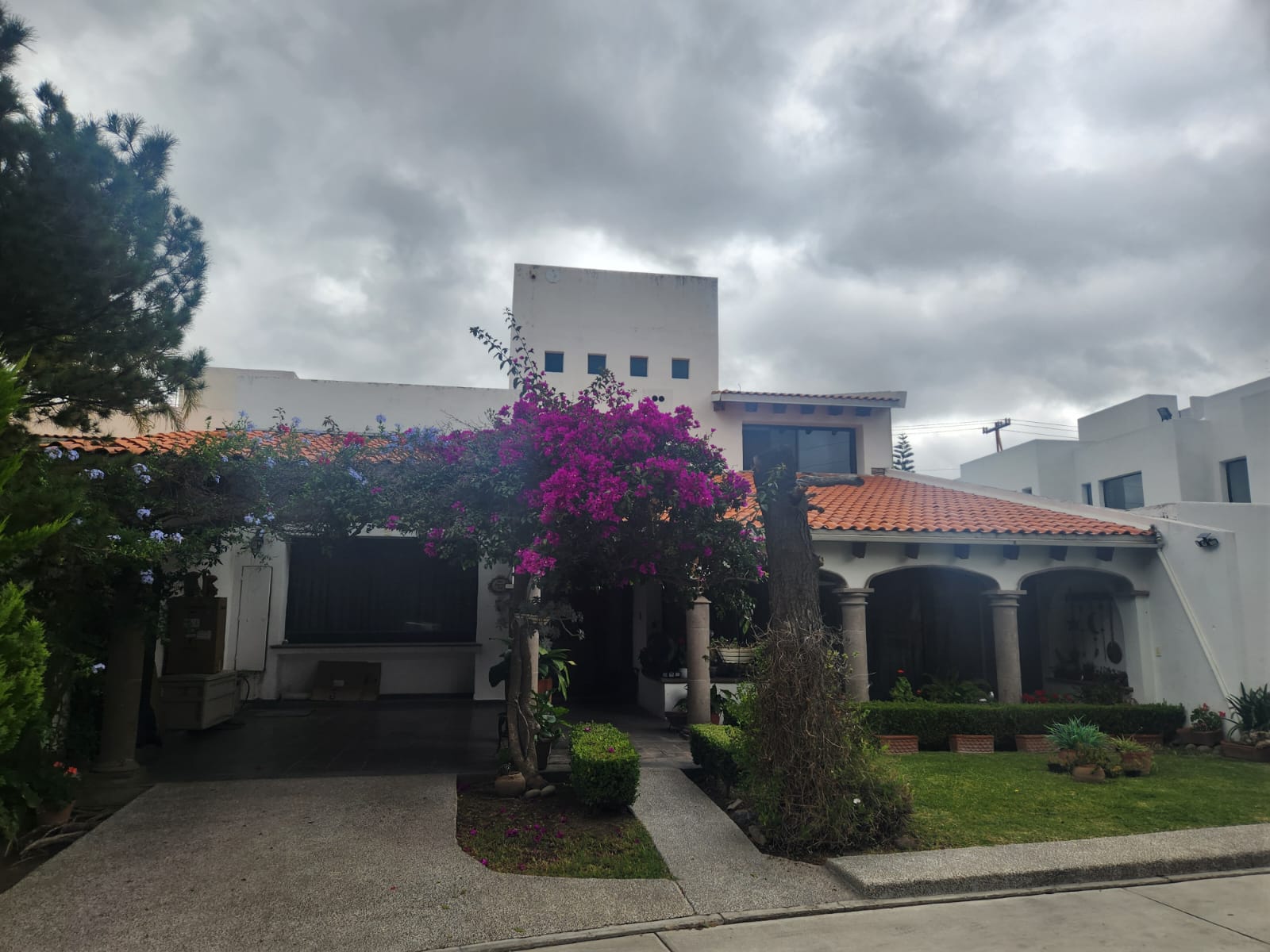 CASA EN VENTA EN PRIVADA LOS PINOS LOMAS 4a SECCIÓN